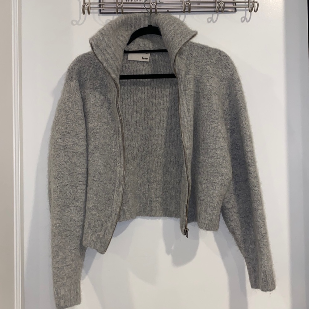 Aritzia Wilfred knit semi-cropped zippy. SMALL